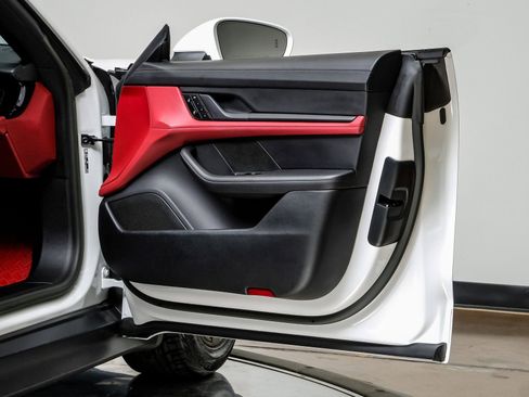 Used 2023 Porsche Taycan image 44