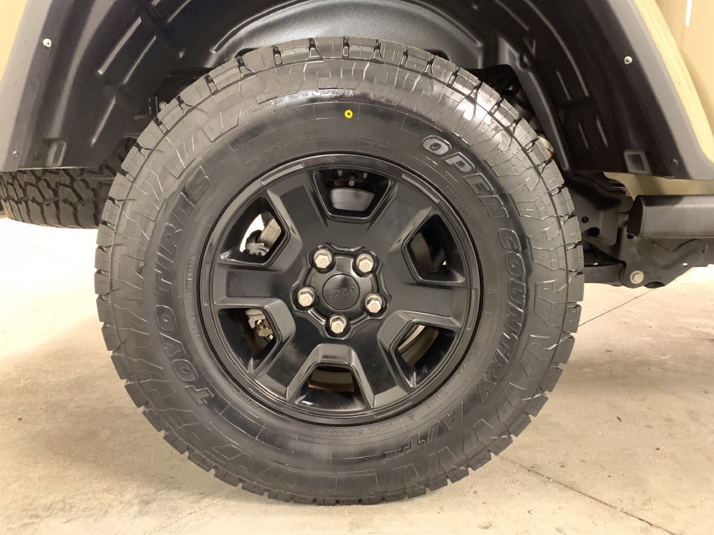 Used 2022 Jeep Gladiator Mojave w/ Cold Weather Group AWD/4WD image 10