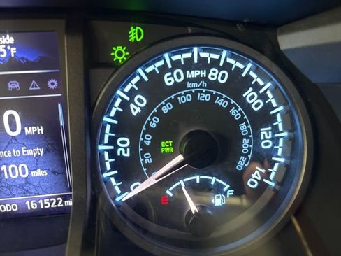 Used 2017 Toyota Tacoma TRD Sport image 38