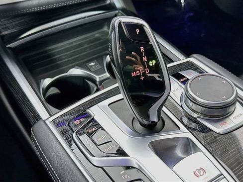 Used 2022 BMW 740i w/ M Sport Package RWD image 19