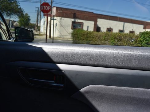 Used 2024 Toyota Highlander LE image 26