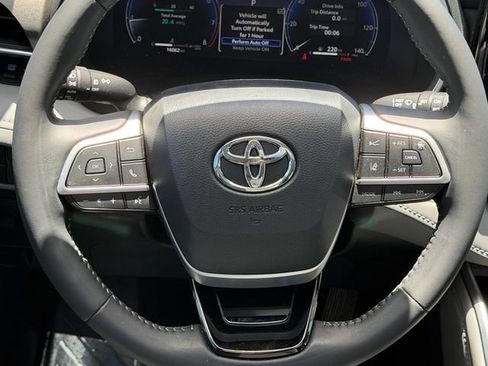 Certified 2025 Toyota Highlander Limited FWD image 14