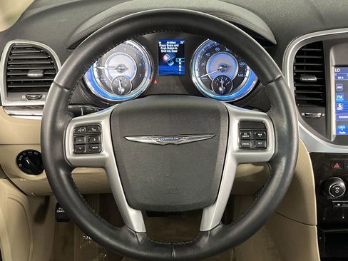 Used 2013 Chrysler 300 RWD image 14