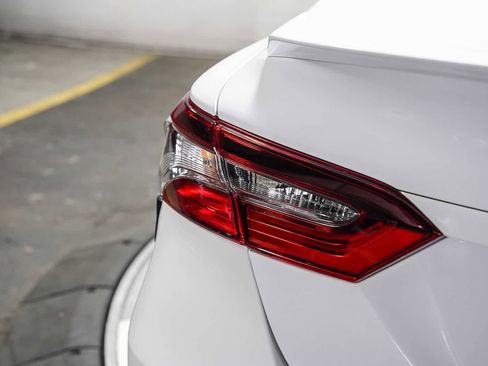 Used 2024 Toyota Camry SE FWD image 11