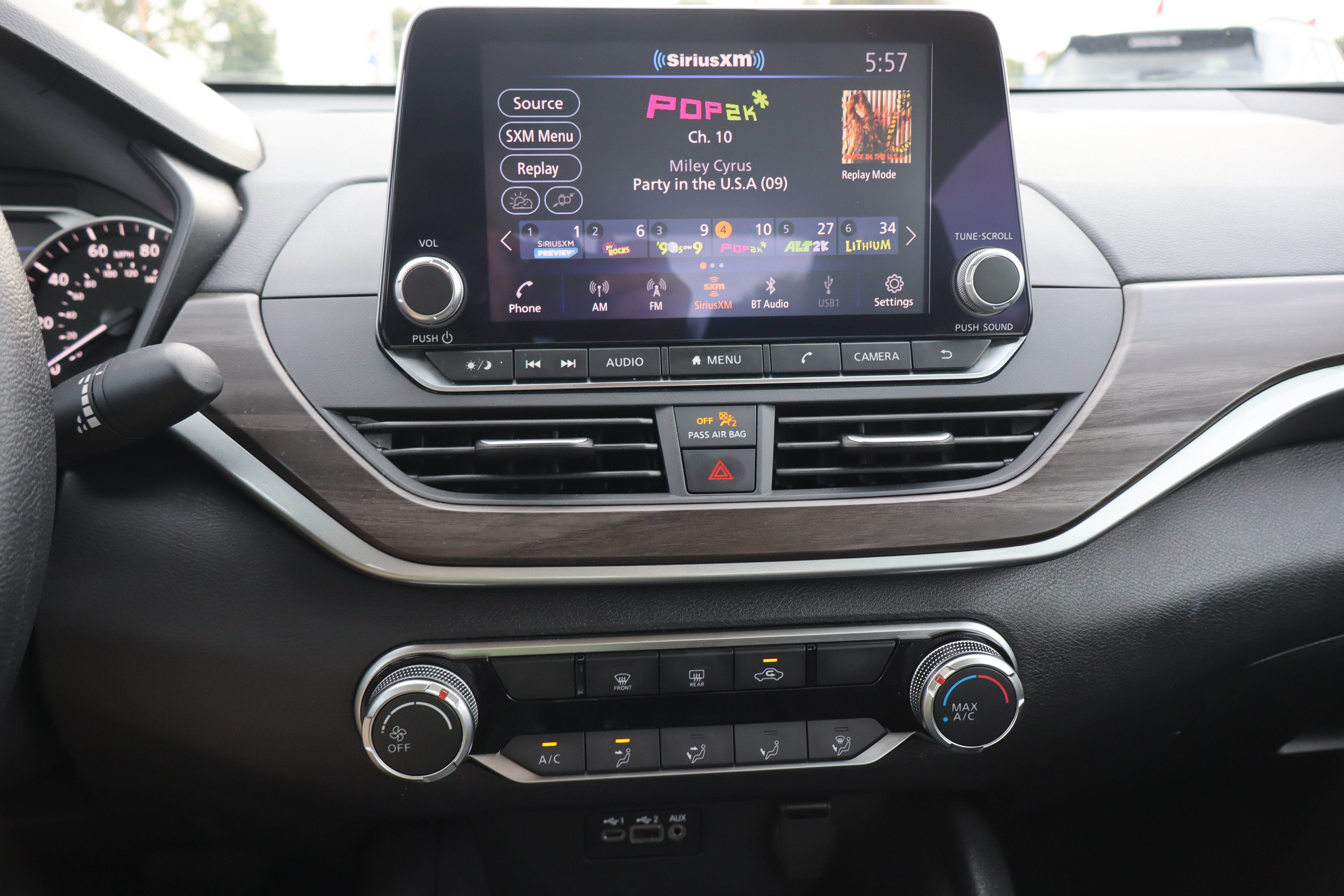 Used 2025 Nissan Altima 2.5 SV FWD image 17
