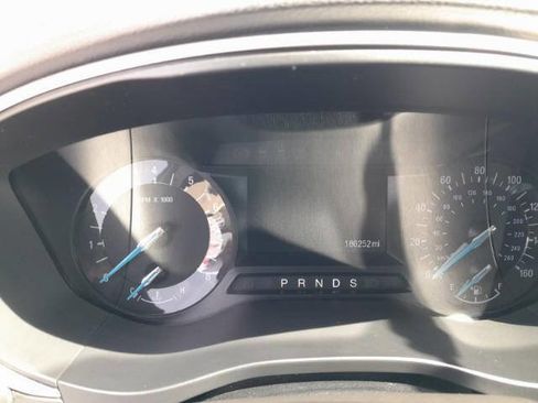 Used 2016 Ford Fusion SE FWD image 9
