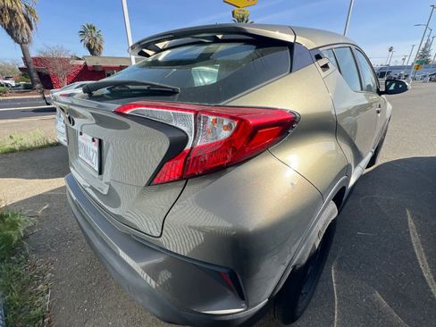 Used 2021 Toyota C-HR LE image 2