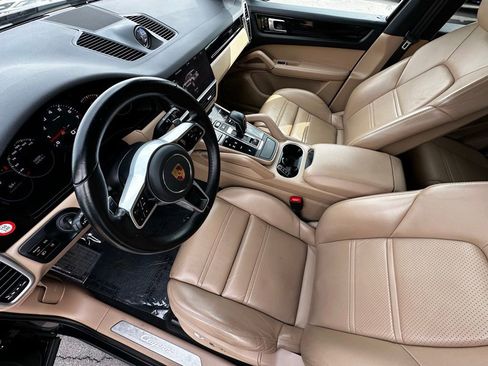 Used 2021 Porsche Cayenne AWD/4WD image 15