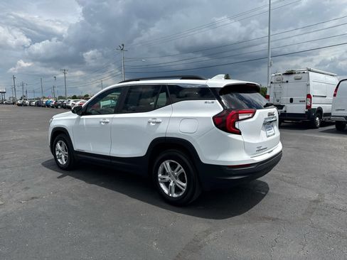 Certified 2024 GMC Terrain SLE w/ Driver Convenience Package FWD image 3