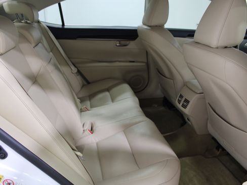Used 2015 Lexus ES 350 w/ Luxury Package FWD image 32