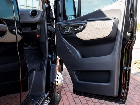 Used 2022 Mercedes-Benz Sprinter 3500 image 34