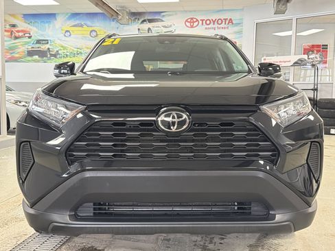 Used 2021 Toyota RAV4 LE image 7