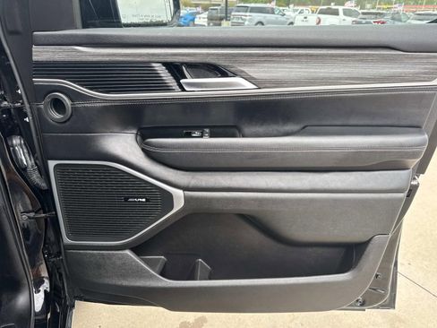 Used 2024 Jeep Wagoneer L Series II image 14