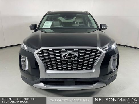 Used 2022 Hyundai Palisade SEL w/ Premium Package FWD image 2