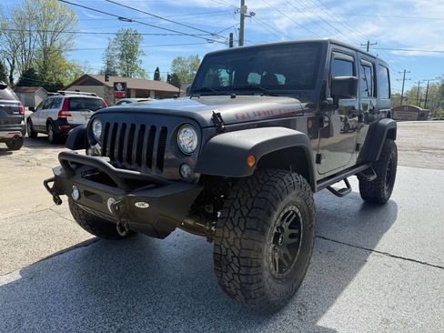 Used 2017 Jeep Wrangler Unlimited Rubicon w/ Connectivity Group AWD/4WD image 2