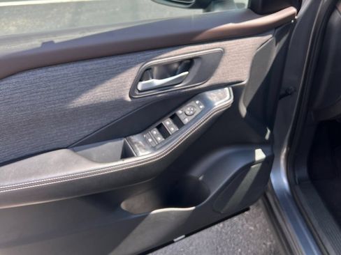 Used 2023 Nissan Rogue SV FWD image 22