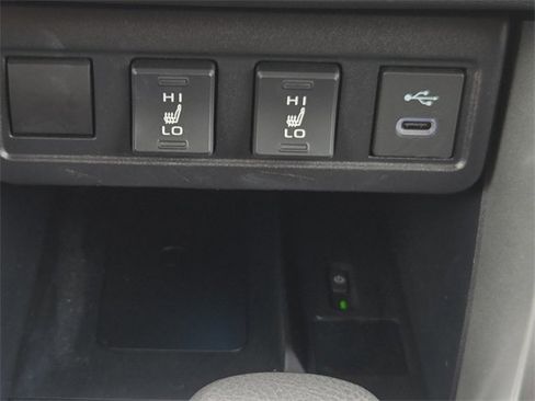 Used 2023 Toyota Corolla Cross XLE image 29