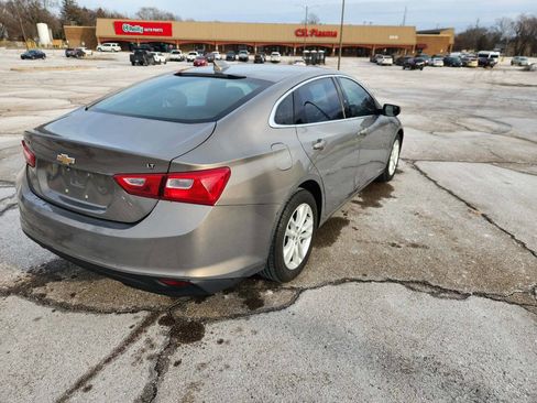 Used 2017 Chevrolet Malibu LT image 3