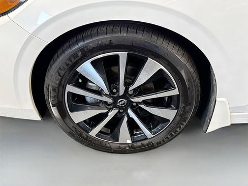 Used 2024 Nissan Sentra SV w/ SV Premium Package image 38