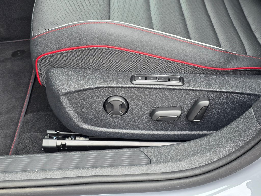New 2026 Volkswagen GTI SE FWD image 20