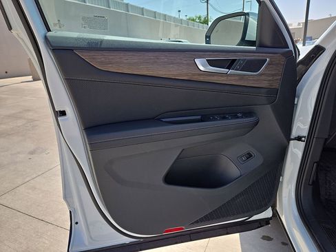 Certified 2025 Volkswagen Atlas SEL AWD/4WD image 18