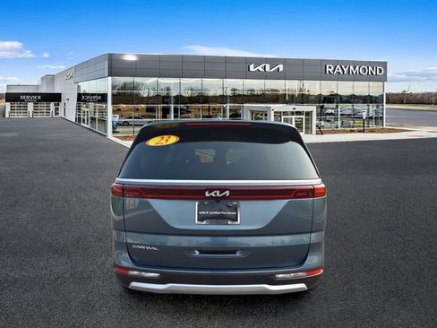 Certified 2023 Kia Carnival EX FWD image 5