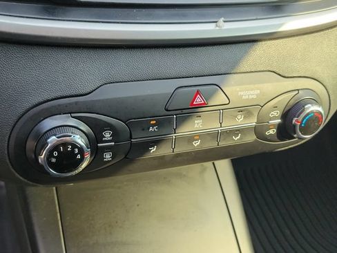 Used 2020 Kia Sorento LX AWD/4WD image 34