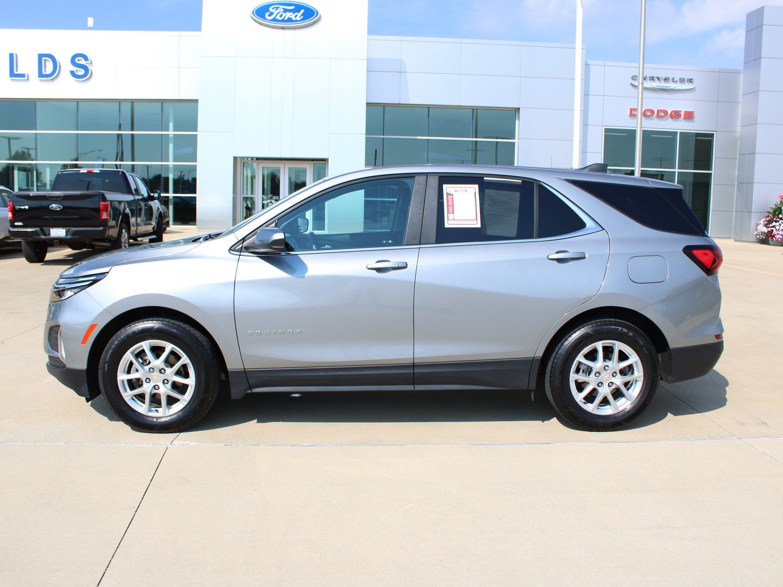 Used 2023 Chevrolet Equinox LT FWD image 3