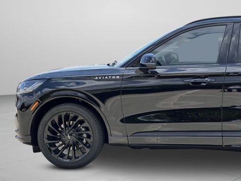 Certified 2025 Lincoln Aviator Reserve w/ Equipment Group 201A AWD/4WD image 11