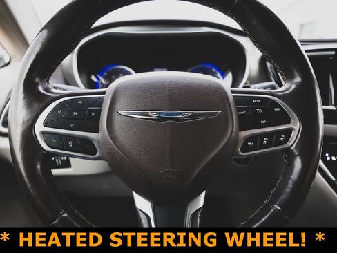 Used 2019 Chrysler Pacifica Touring-L w/ Advanced Safetytec Group image 14