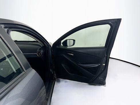 Used 2017 Toyota Yaris iA FWD image 31