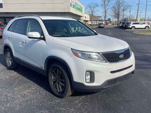 Used 2015 Kia Sorento LX image 1