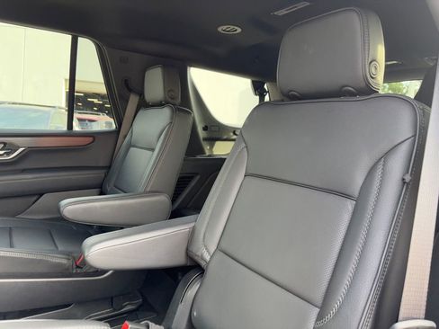 Used 2025 GMC Yukon Denali AWD/4WD image 28