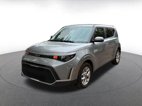 Used 2025 Kia Soul LX w/ LX Technology Package image 3