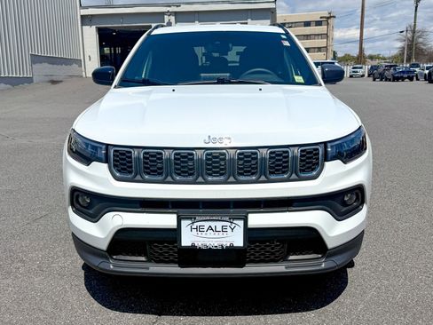 Used 2025 Jeep Compass Latitude AWD/4WD image 2