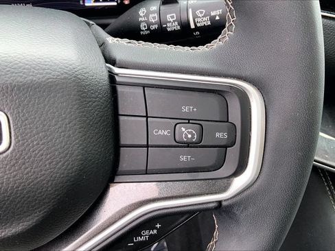 Used 2023 Jeep Wagoneer 4WD w/ Premium Group I image 21