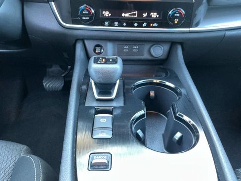 Used 2024 Nissan Rogue SV FWD image 13