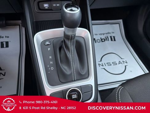 Used 2023 Hyundai Venue SEL image 22