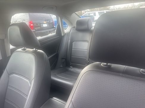 Used 2020 Volkswagen Passat 2.0T R-Line image 10