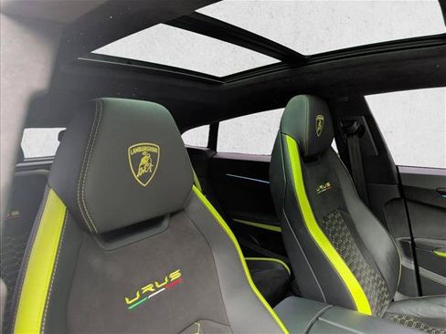 Used 2022 Lamborghini Urus AWD/4WD image 22
