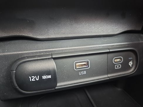 Certified 2024 Kia Telluride EX w/ EX Captain's Chair Package FWD image 19