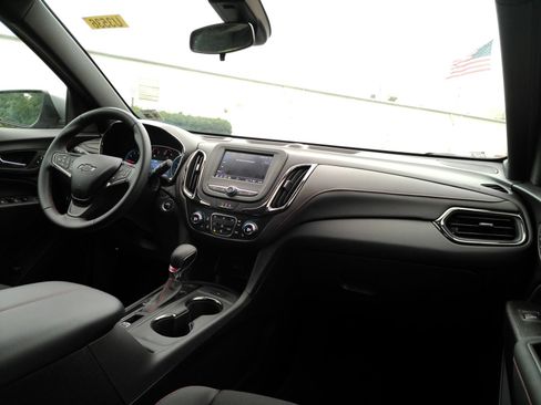 Used 2023 Chevrolet Equinox RS AWD/4WD image 15