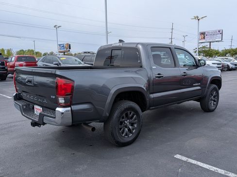Used 2023 Toyota Tacoma SR5 AWD/4WD image 9