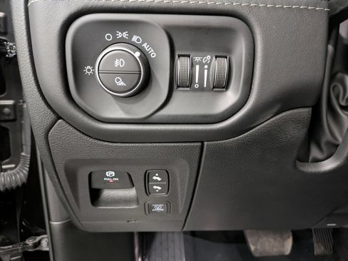 Used 2025 RAM 1500 Limited w/ Trailer Tow Group AWD/4WD image 22