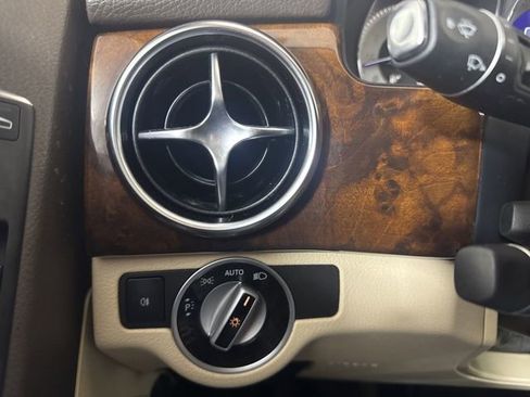 Used 2013 Mercedes-Benz GLK 350 4MATIC image 18