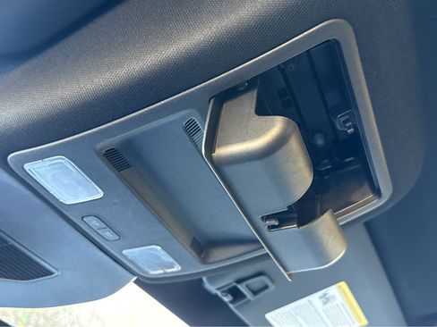 Used 2025 Ford Escape ST-Line image 32