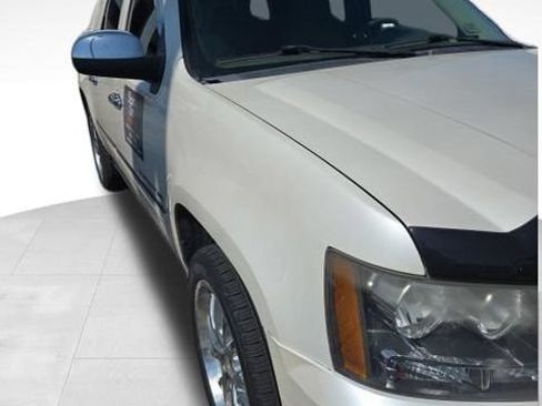 Used 2013 Chevrolet Avalanche LTZ RWD image 5
