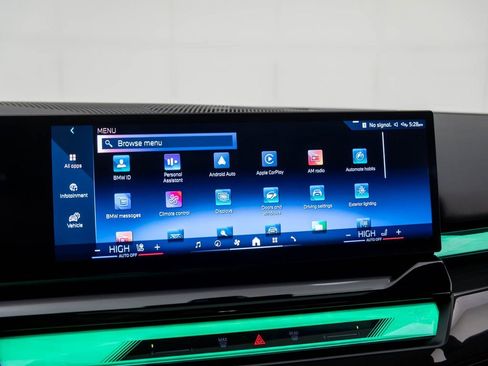 Used 2025 BMW 540i xDrive w/ Premium Package image 25