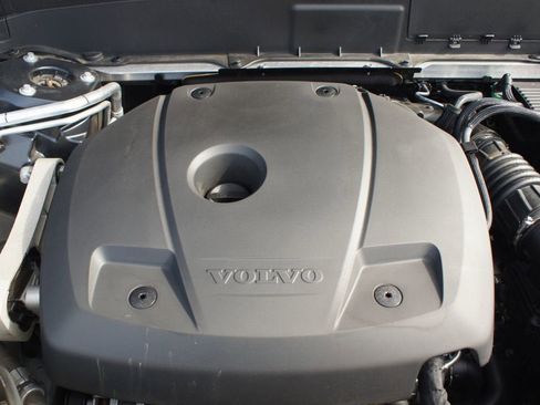 Used 2021 Volvo XC90 T6 Momentum w/ Advanced Package image 31