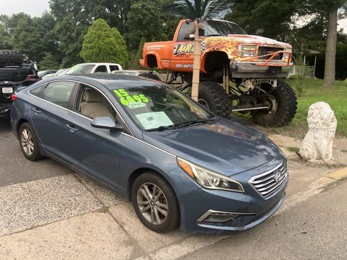 Used 2015 Hyundai Sonata SE FWD image 2